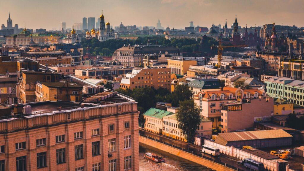 How WhatsApp Influencers in the United States Collaborate with Brands in Russia