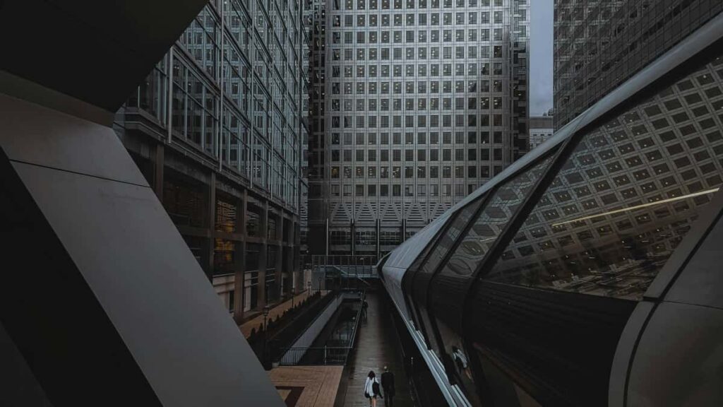 Practical tips for US advertisers on locating China Shopee creators to boost online learning platforms.