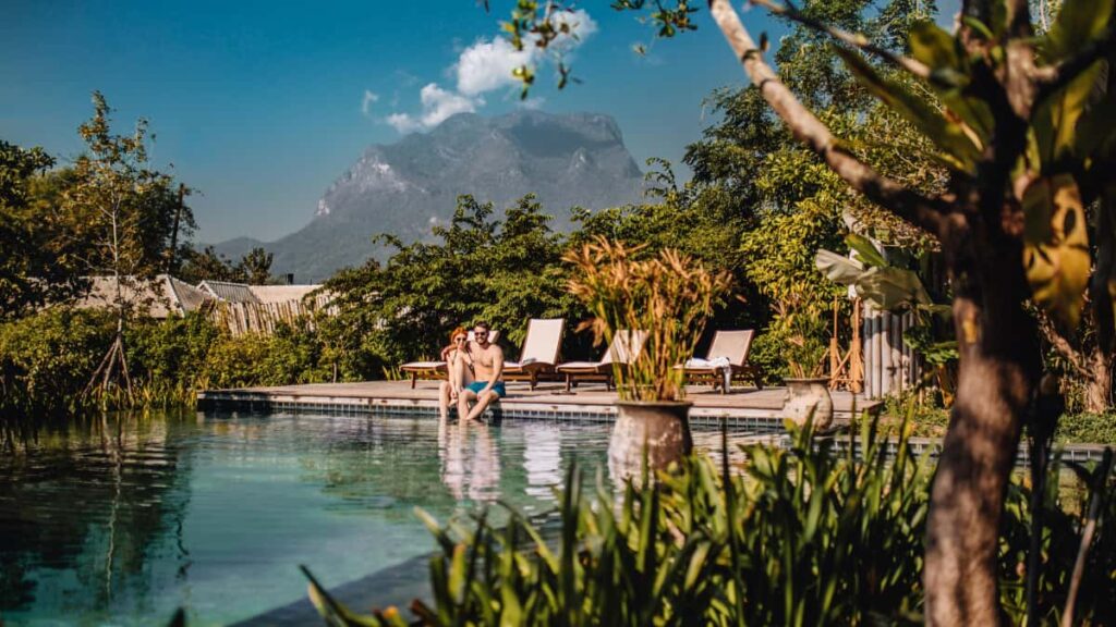 Practical playbook for US advertisers to discover Ecuador-based Hulu creators, target mobile app installs, and launch compliant, high-conversion campaigns.