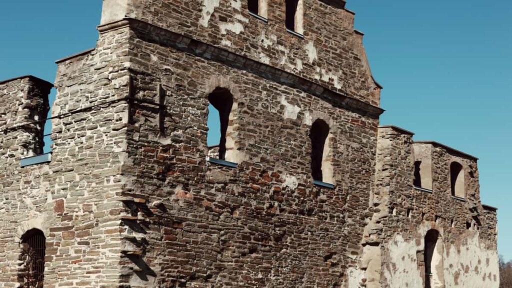 Practical playbook for US advertisers to discover Canada-based Discord creators, build creator-led tutorial series, and run safe outreach using local communities like Indie Asylum.