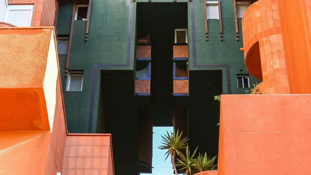 Practical playbook for US advertisers to find and partner long-term with Canadian VKontakte mid-tier creators outreach, vetting, deals, and retention tips.