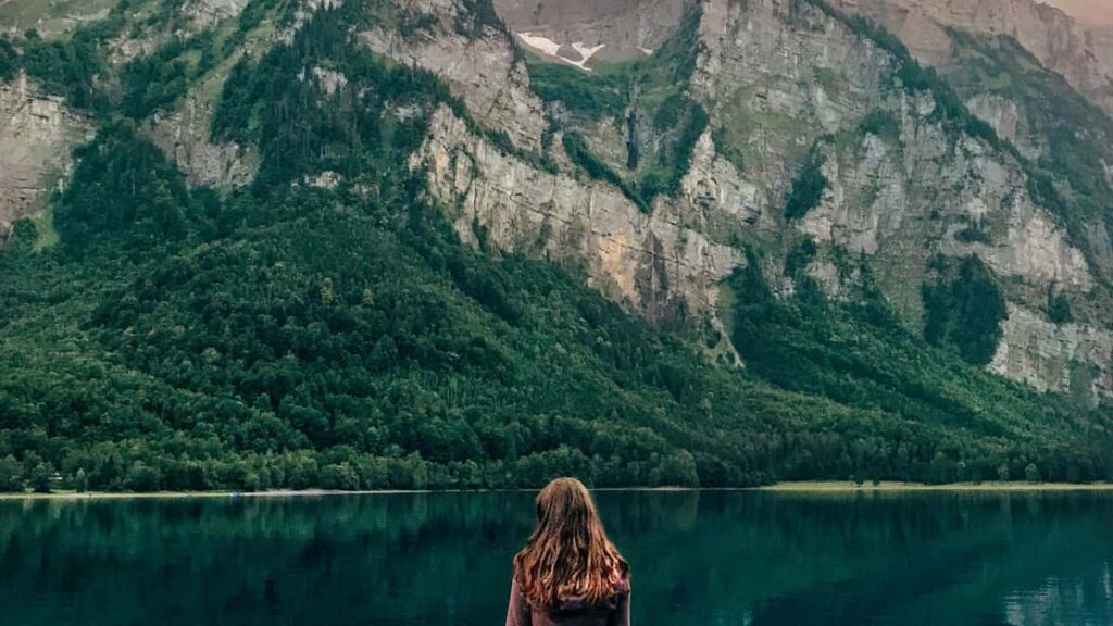 Practical playbook for US advertisers to discover and hire Greece-based Josh creators for seasonal sales campaigns outreach, vetting, briefs, budgets, and legal tips.