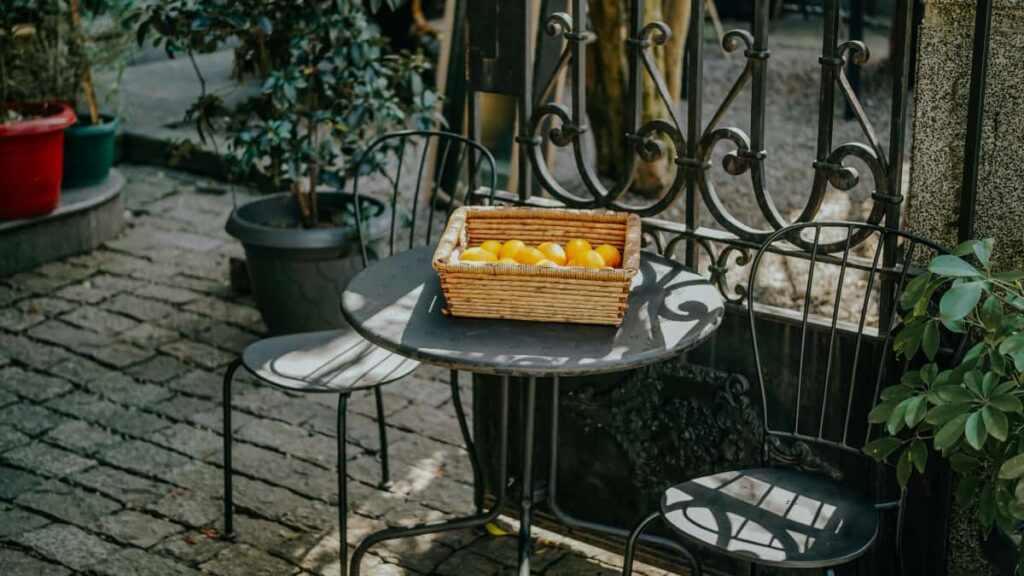 Practical guide for US advertisers to locate Malta-based Apple Music creators, vet them, and turn local city-guide content into authentic campaigns.