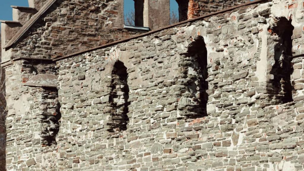 Practical playbook for US advertisers to find and book German Discord creators for real-life event vlogs outreach channels, privacy checks, and pitch templates.