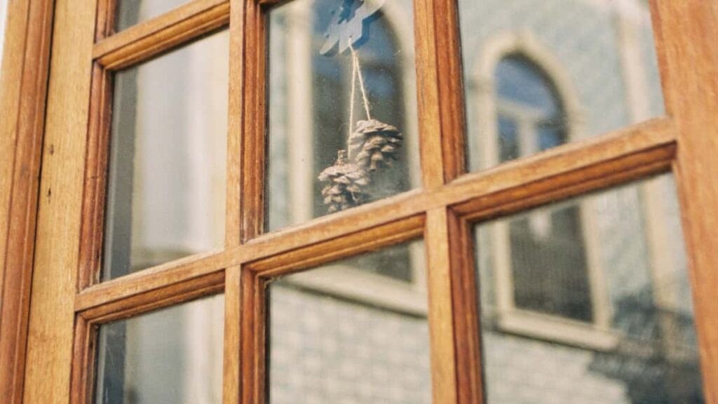 Practical, street-smart guide for US creators on reaching Romanian brands via HBO Max partnerships to land beauty ambassador roles strategies, outreach templates, and legal tips.