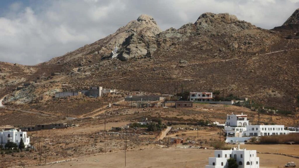 Practical playbook for US creators to find, pitch, and host live demos with Colombian brands on Chingari outreach templates, platform tactics, and campaign ROI tips.