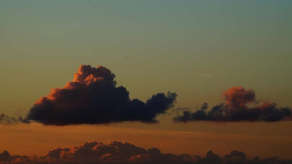 Practical playbook for US creators to connect with Malta brands on LinkedIn and get emerging artists featured outreach templates, content hooks, and platform tactics.