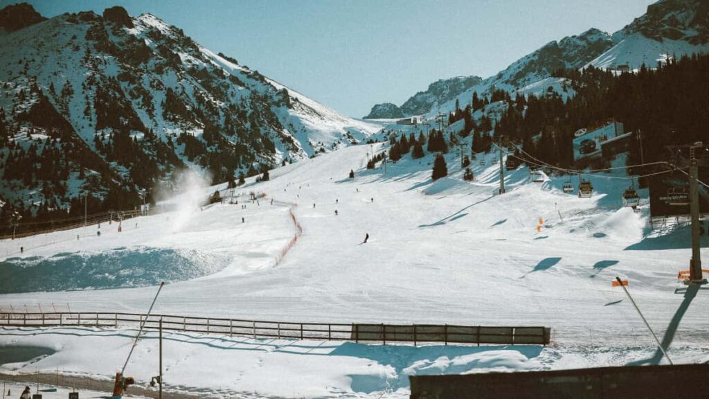 Tactical guide for US creators to contact Norway brands via Apple Music placements and affiliate promos practical outreach, local tips, and tools.