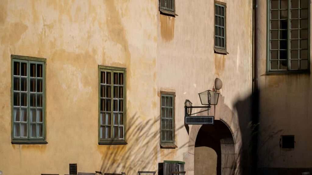 Practical playbook for U.S. advertisers to identify, vet, and retain Lithuania-based Douyin mid-tier creators for long-term partnerships.