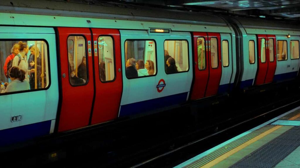 Tactics for U.S.-based creators to connect with Iraq-based fashion brands via Disney Plus-related content, outreach steps, and platform-savvy growth strategies.