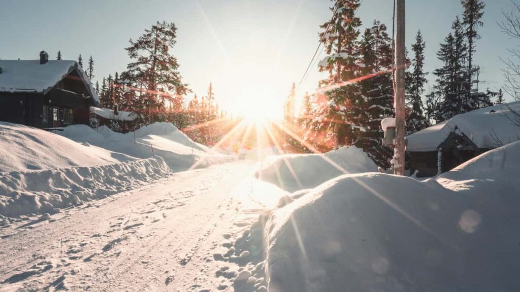 Practical guide for US advertisers to find and work with Ivory Coast vkontakte creators to localize brand messaging tactics, platforms, outreach, and legal tips.