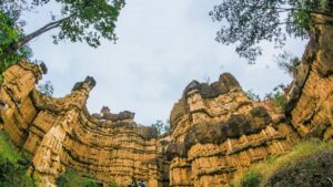 Practical guide for US advertisers to find and work with Bangladesh vkontakte creators to improve brand sentimenttools, risks, outreach scripts, and measurement tips.