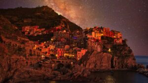 Practical guide for US advertisers to find HBO Max creators for commissioned visual product reviewssourcing, outreach, contracts, and platform tradeoffs.