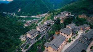 Practical guide for US advertisers to find Turkey-based WhatsApp creators and partner them with style influencers for authentic cross-cultural campaigns.