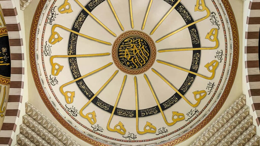 Practical, street-smart guide for US creators on finding, pitching, and collaborating with Bosnia and Herzegovina brands on Takatak to make fashion lookbooks.