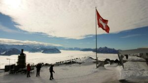 Practical playbook for US creators to contact Costa Rica brands on eBay, share limited-time discount codes, and run compliant promo partnerships.