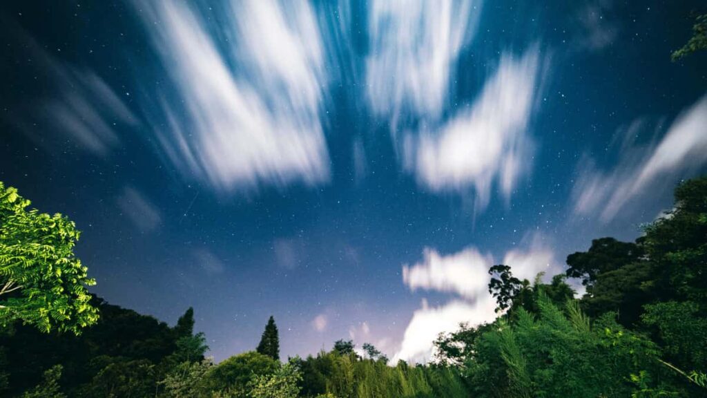 A practical US creator's playbook for contacting Kuwait-facing brands advertising on HBO Max, pitching wardrobe haul videos, and converting regional activations into paid collaborations.